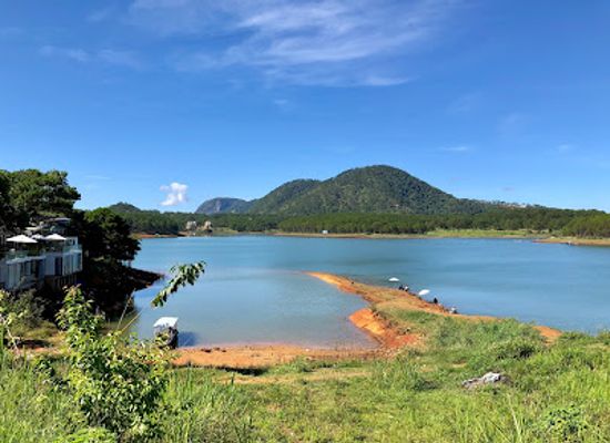 vietnam/dalat/landmark/tuyen-lam-lake-boating