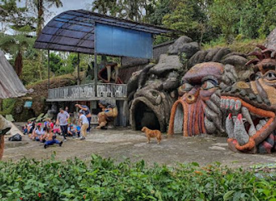 ecuador/southeast-oriente/landmark/treehouse