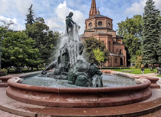 poland/bydgoszcz/landmark/deluge-fountain