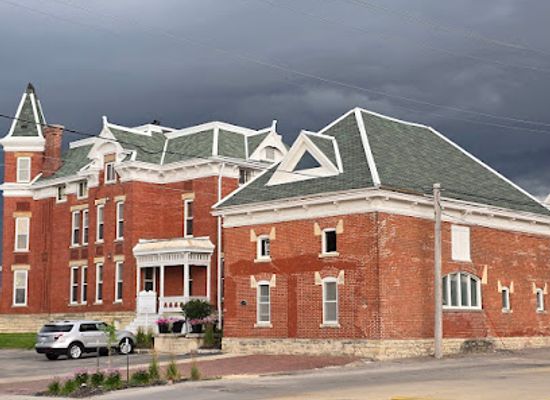 iowa/cedar-valley/landmark/a-t-averill-house