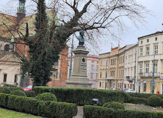 poland/krakow/stare-miasto-old-town/landmark/plac-wszystkich-swietych