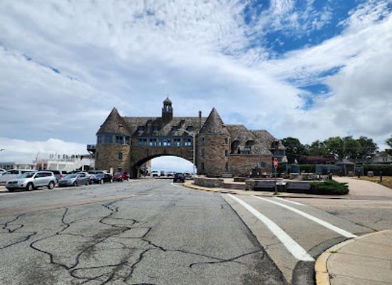 rhode-island/narragansett/landmark/narragansett-sea-wall