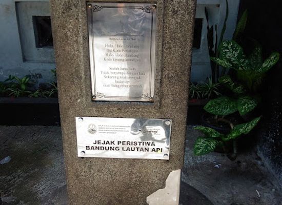 indonesia/bandung/landmark/stilasi-9-bandung-lautan-api