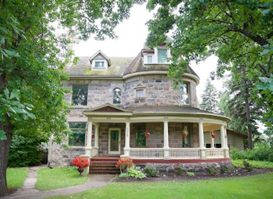 canada/interlake-region/landmark/bella-s-castle