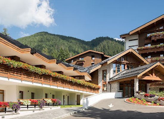 romania/poiana-brasov/landmark/teleferic-grand-hotel
