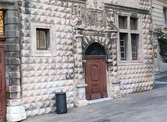 france/provence/landmark/maison-diamantee