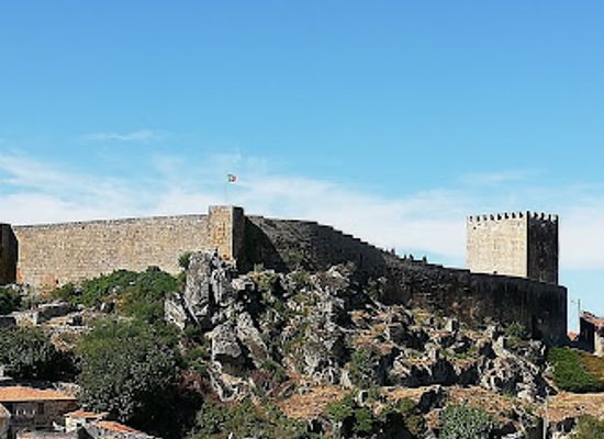 portugal/beira-alta/landmark/castelo-de-celorico-da-beira