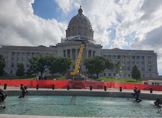 missouri/jefferson-city/landmark/louisiana-purchase-treaty-monument-and-fountain