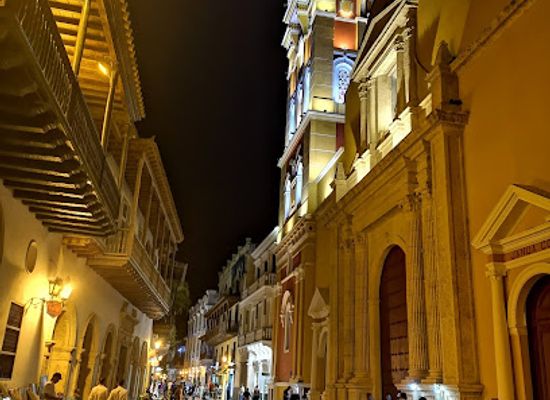 colombia/cartagena-coast/landmark/plaza-de-bolivar