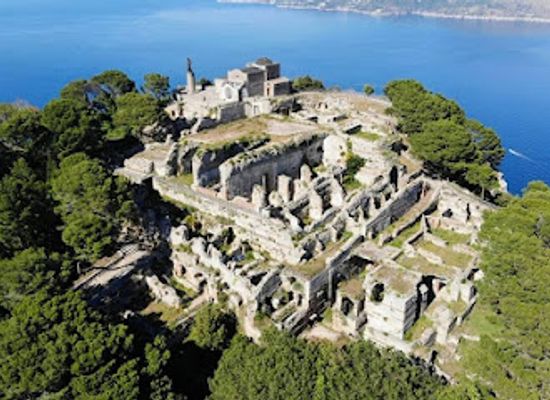 italy/capri/landmark/villa-jovis
