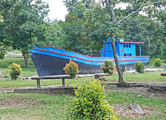 vietnam/northwest/landmark/monumen-perahu-eks-pengungsi-vietnam