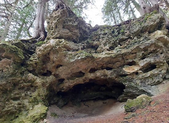 michigan/mackinac-island/landmark/eagle-point-cave
