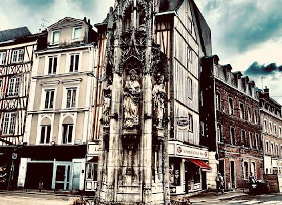 france/rouen/landmark/fontaine-de-la-croix-de-pierre