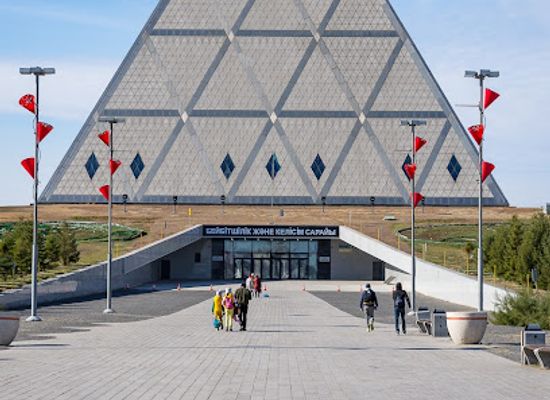 kazakhstan/kazakh-uplands/landmark/palace-of-peace-and-reconciliation