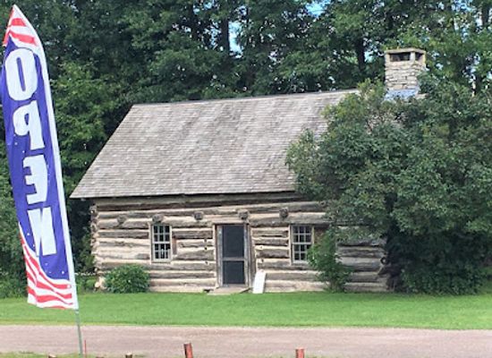 vermont/champlain-valley/landmark/hyde-log-cabin-schoolhouse