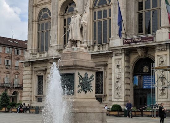 italy/turin/centro/landmark/monumento-all-alfiere-dell-esercito-sardo
