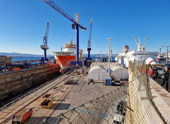 gibraltar/queensway-quay-marina/landmark/queen-alexandra-dock