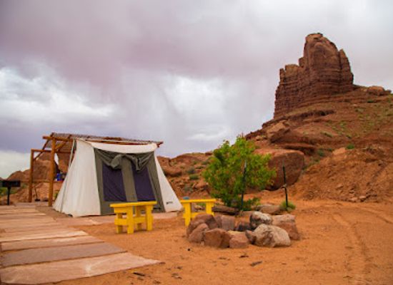 arizona/monument-valley/landmark/monument-valley-airbnb