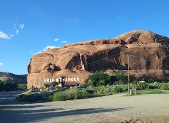 utah/moab/landmark/hole-n-the-rock