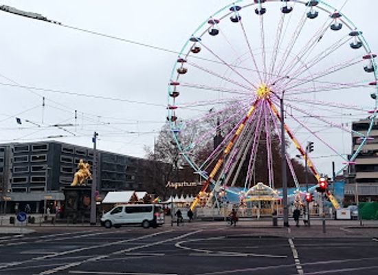 germany/dresden/neustadt/landmark/rundbrunnen-goldene-reiter-blick