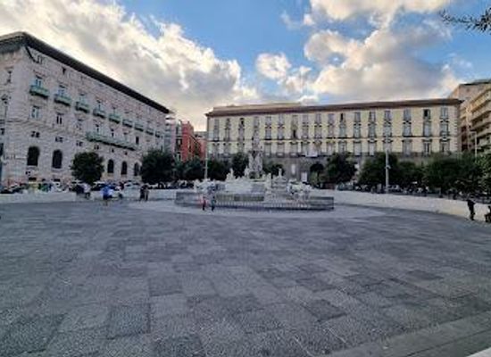 italy/campania/landmark/p-za-municipio