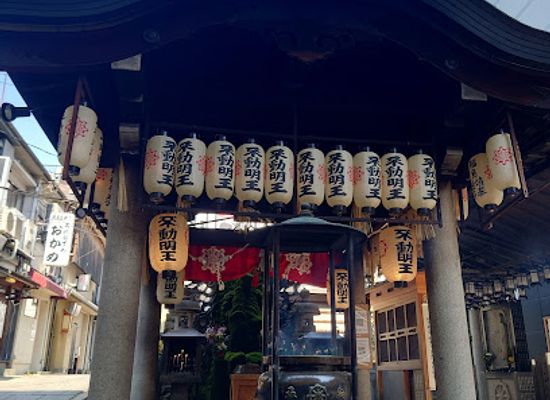 japan/osaka/dotonbori/landmark/hozenji-mizukake-fudoson-temple