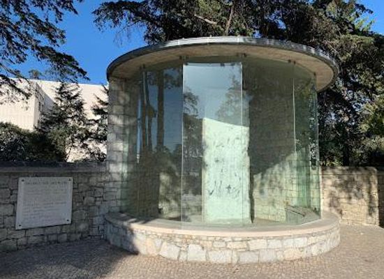 portugal/caldas-da-rainha/landmark/fragment-of-the-berlin-wall