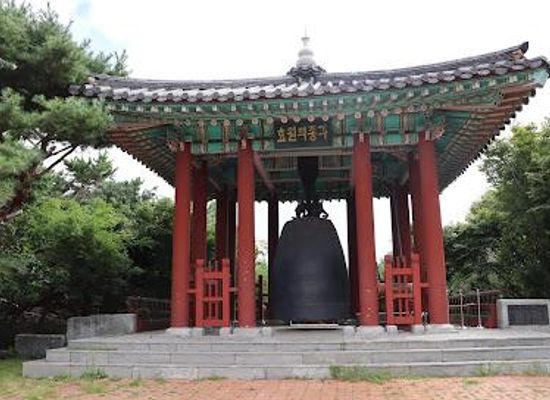 south-korea/suwon/landmark/hyowon-s-bell