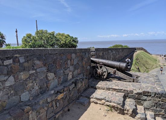 uruguay/colonia-del-sacramento/barrio-historico/landmark/canon-de-la-muralla