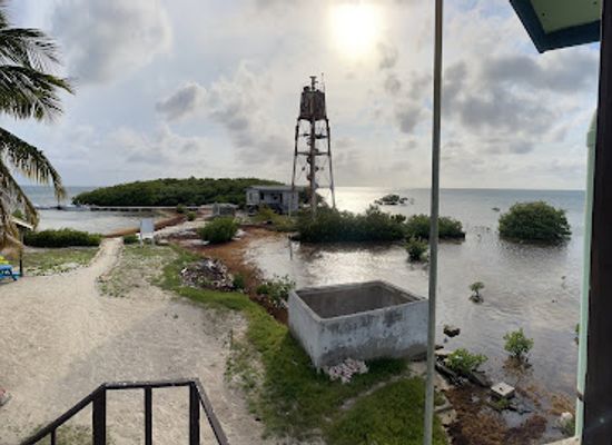 belize/coastal-plains/landmark/mauger-caye-light