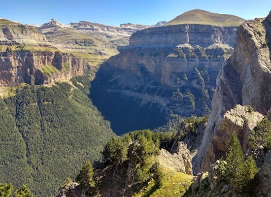 spain/ordesa-y-monte-perdido-national-park/landmark/miradores-de-ordesa-4x4-excursiones-a-p-n-ordesa-y-monte-perdido-y-bujaruelo-en-4-4
