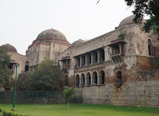 india/delhi/hauz-khas-village/landmark/firoz-shah-s-tomb