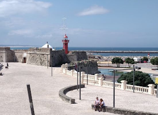 portugal/figueira-da-foz/landmark/lighthouse