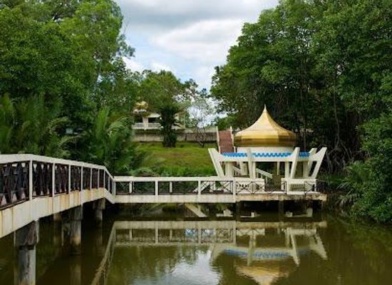 brunei/muara/landmark/royal-tomb-of-sultan-husin-kamaluddin