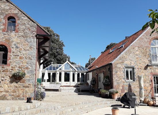 guernsey/st-andrew/landmark/rocquette-cider-farm