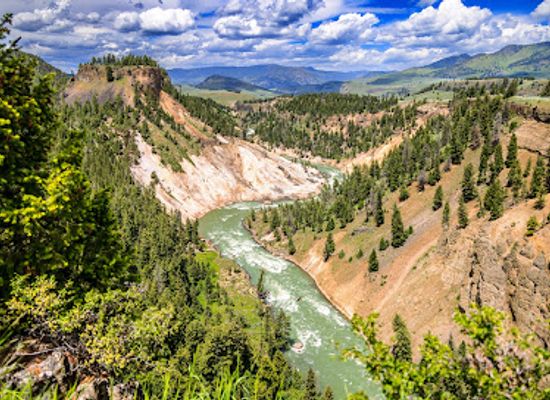 montana/yellowstone-national-park/landmark/calcite-springs-overlook