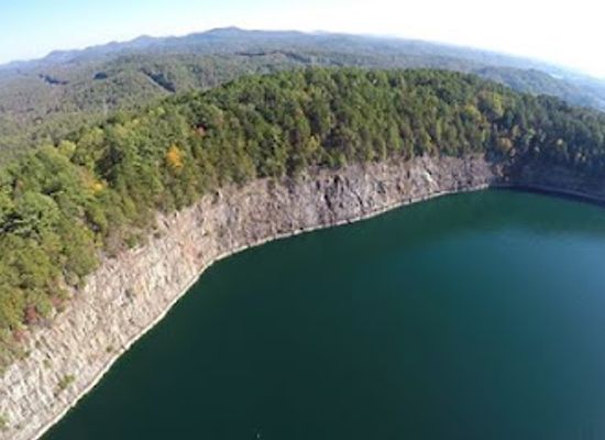 south-carolina/lake-jocassee/landmark/the-wall-at-lake-jocassee