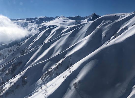 india/gulmarg/landmark/gulmarg-powder-guides
