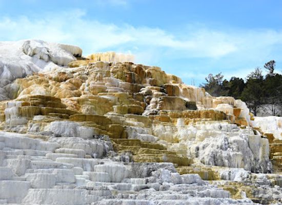 montana/yellowstone-national-park/landmark/palette-spring