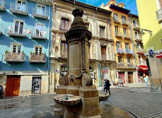 spain/navarre/landmark/plaza-de-la-navarreria