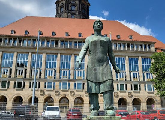 germany/dresden/altstadt/landmark/rubble-woman-monument-dresden