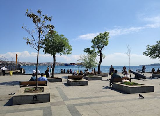 turkiye/istanbul/besiktas/landmark/barbaros-square