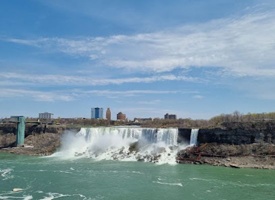 canada/niagara-peninsula/landmark/queen-tour-niagara-falls-tours