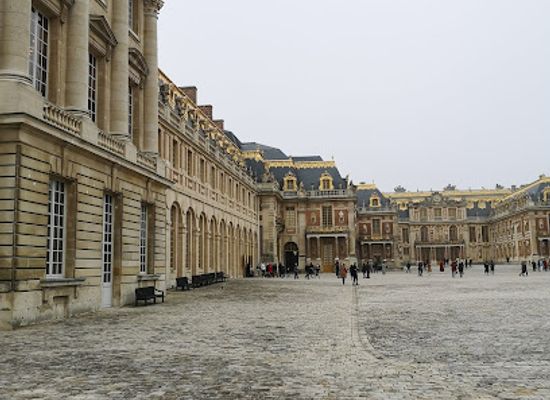 france/versailles/landmark/grand-commun