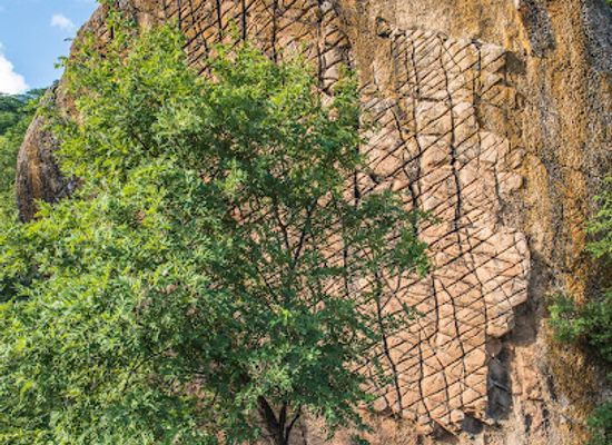 malawi/lilongwe-plain/landmark/mwala-wa-mphini