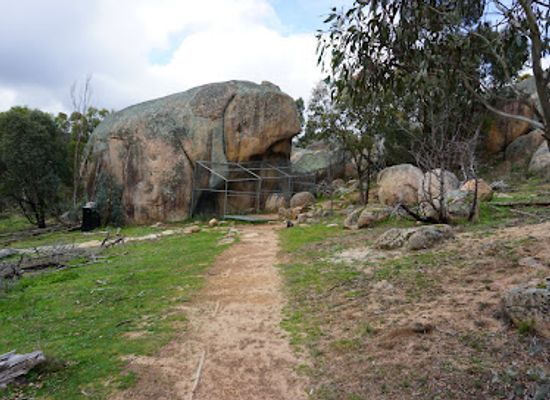 australia/great-southern/landmark/bunjil-s-shelter