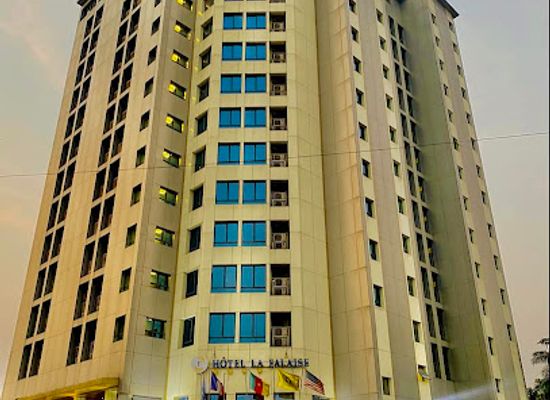 cameroon/douala/bonapriso/landmark/hotel-la-falaise-bonapriso
