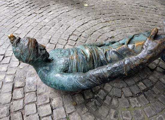 hungary/budapest/jewish-quarter/landmark/carl-lutz-memorial
