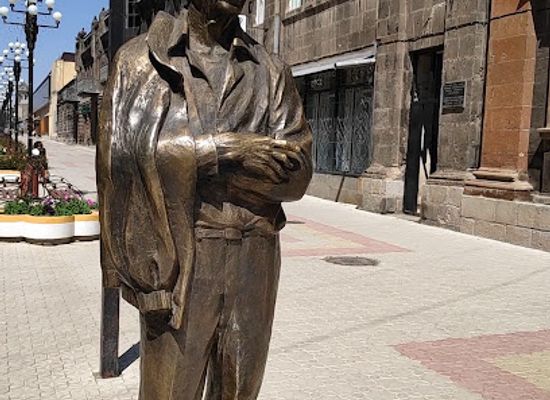 armenia/arpi-lake/landmark/statue-of-kirk-kerkorian