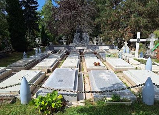 france/ile-de-france/landmark/cimetiere-de-sainte-genevieve-des-bois